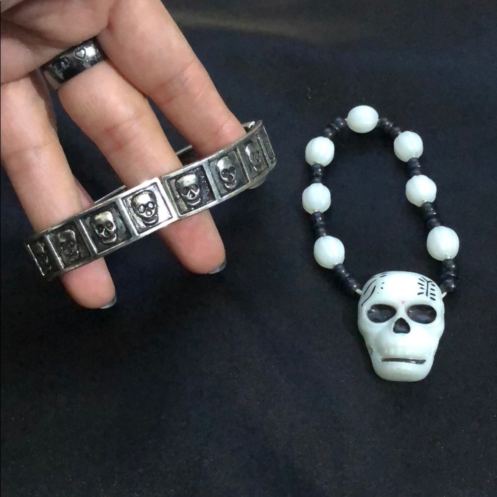 2 halloween skull bracelets glow in the dark
